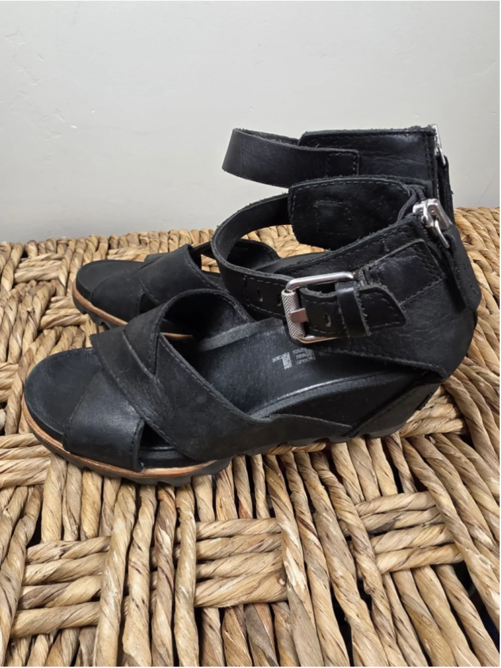 Sorel Joanie II Wedge Sandals Black Leather Ankle Strap Zip Womens US 7.5